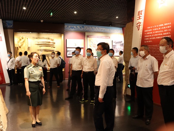 “ 傳承紅色基因，學習時代楷模，講好中國故事”——甘肅演藝集團機關黨支部聯合演出公司、舞美中心黨支部赴古浪開展主題黨日活動