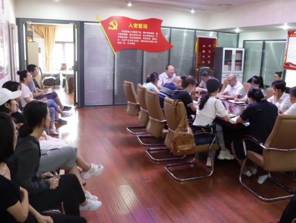 甘肅演藝集團(tuán)黨委委員、副總經(jīng)理王衛(wèi)平為秦腔藝術(shù)劇院講授專題黨課
