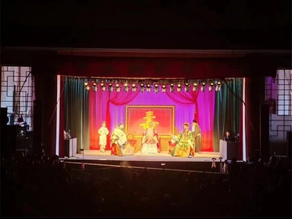 甘肅秦腔藝術(shù)劇院赴秦安、靜寧、臨洮演出，甘肅演藝集團黨委副書記龍富國親臨演出現(xiàn)場看望一線職工